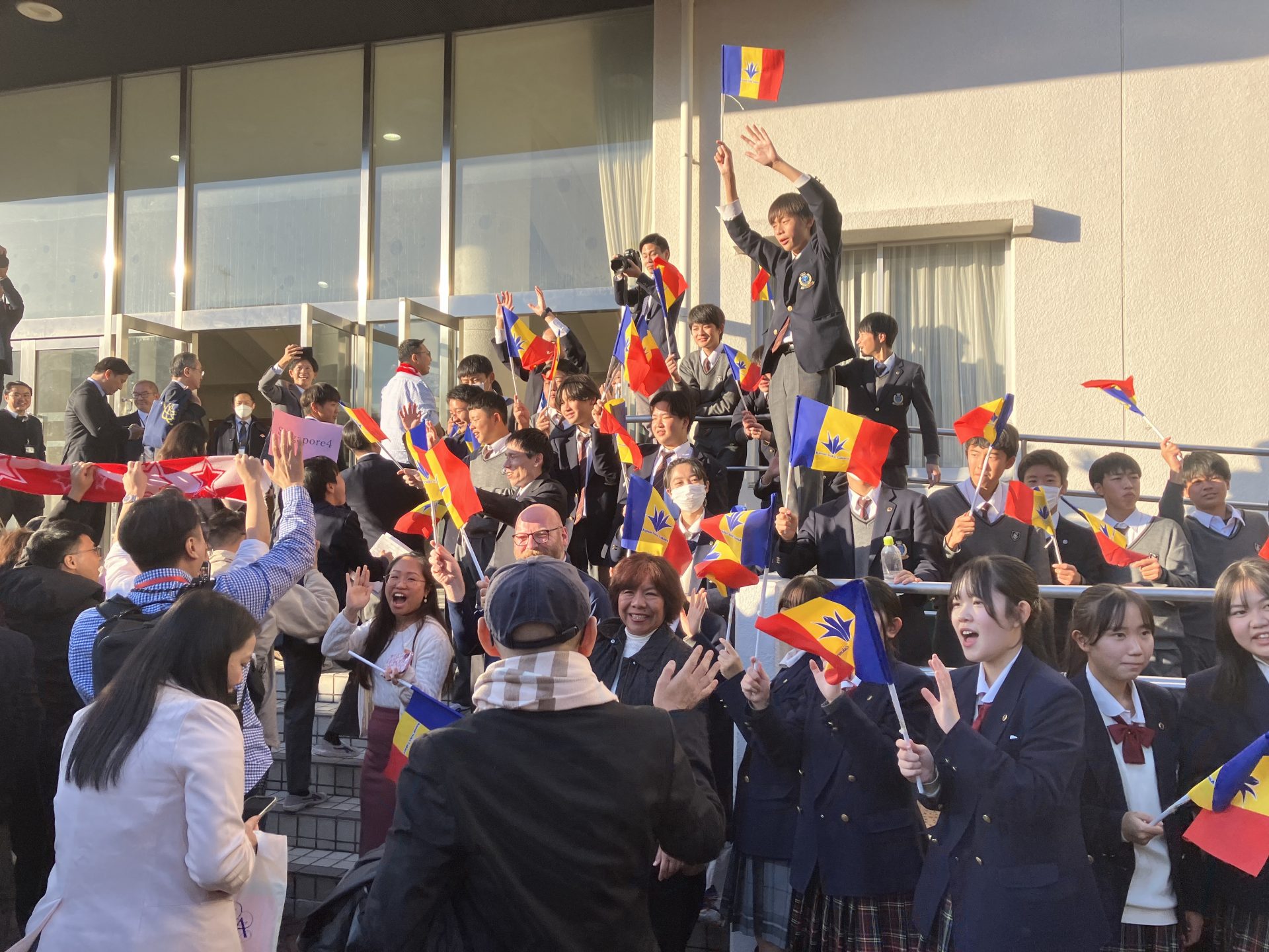 南アジア4か国の青年リーダー200名が来校訪問 - 関西創価高等学校